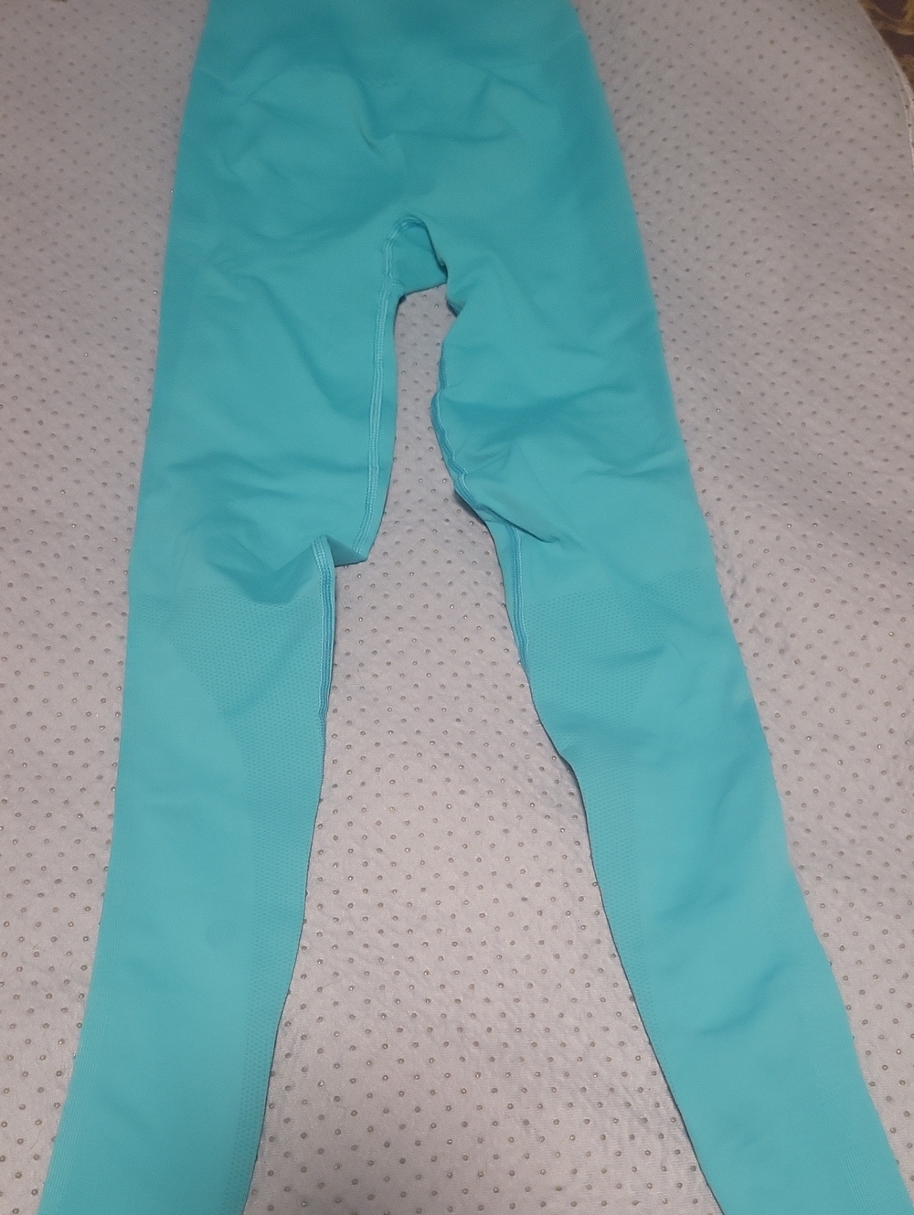 Lululemon Women's Lightweight Aqua Leggings